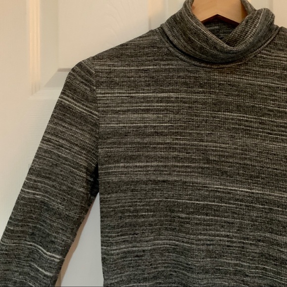 Banana Republic layering turtleneck - Picture 1 of 5
